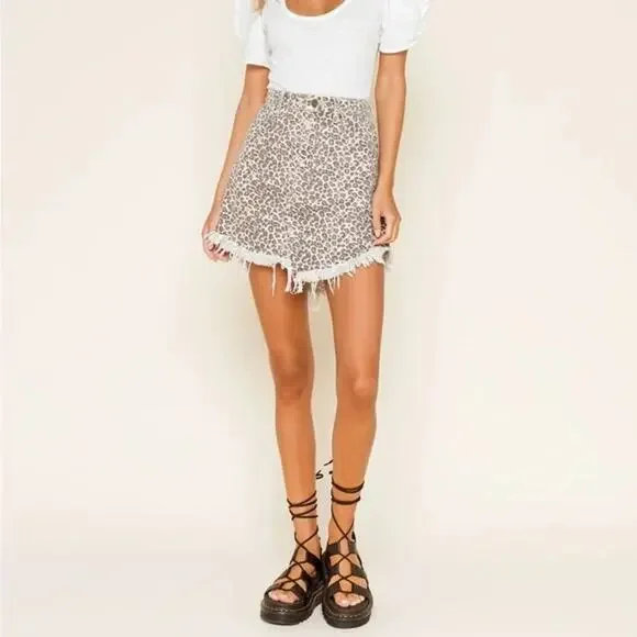 Free People We The Free Bailey Leopard Print Frayed Hem Denim Mini Skirt Sz 26 - Picture 1 of 11